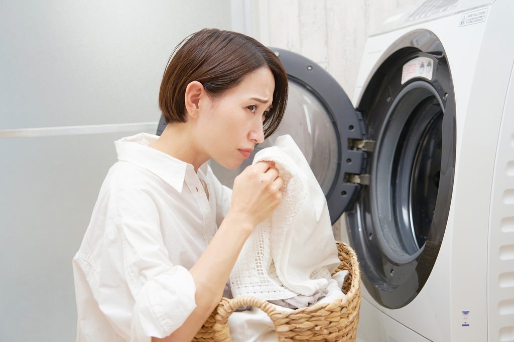 asian woman fabric smell washing